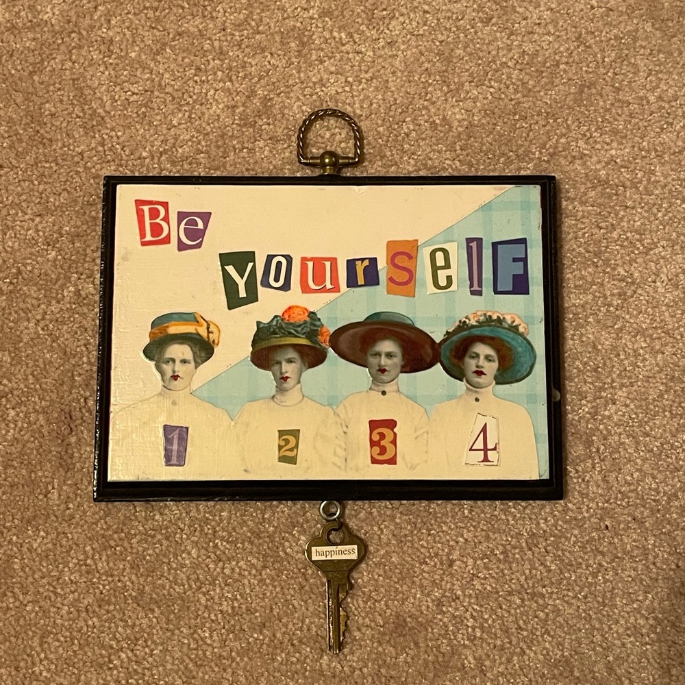 🔴 Be yourself Art Deco piece